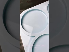 Brillo liberado en resina clara