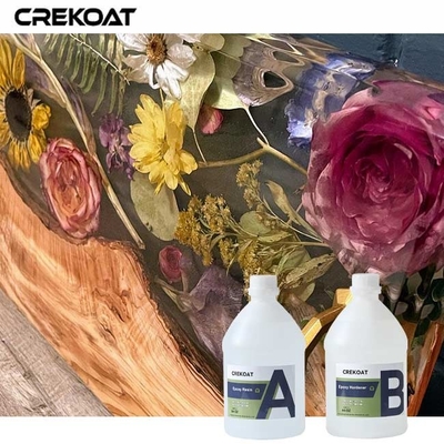 Resina epoxi clara y brillante ideal para preservar elementos orgánicos como las flores