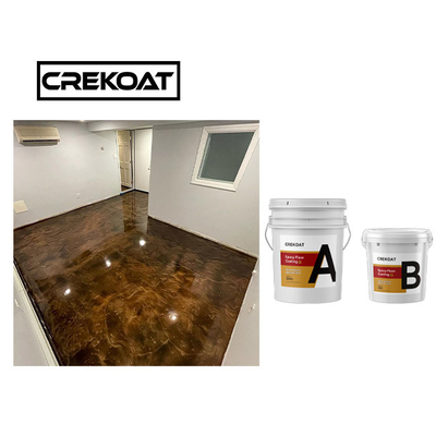 Uno mismo que desgasifica el piso de epoxy metálico que cubre la resina de epoxy y el endurecedor en enlace fuertes